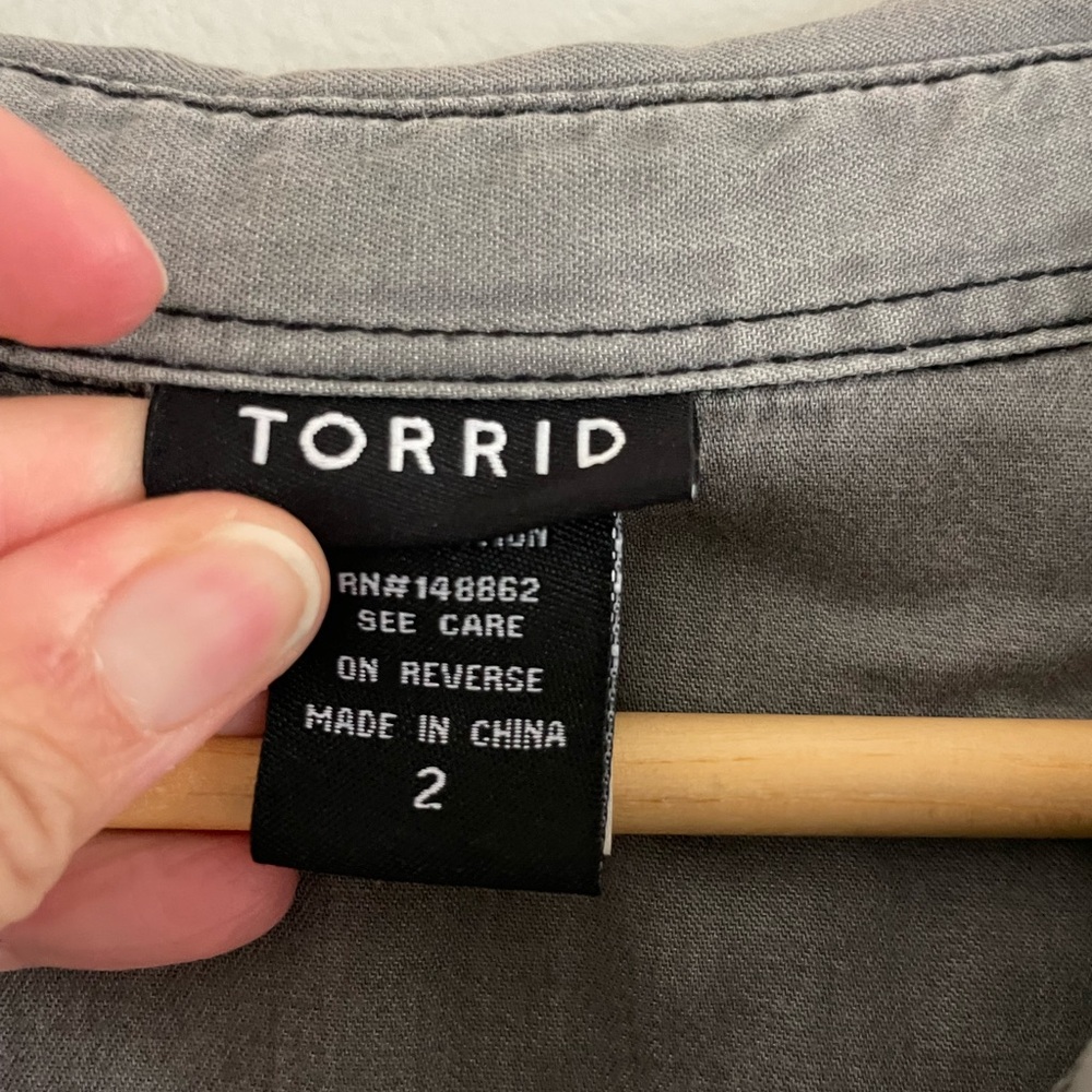 Torrid Grey Button-Down Long Sleeve Shirt - Picture 4 of 5
